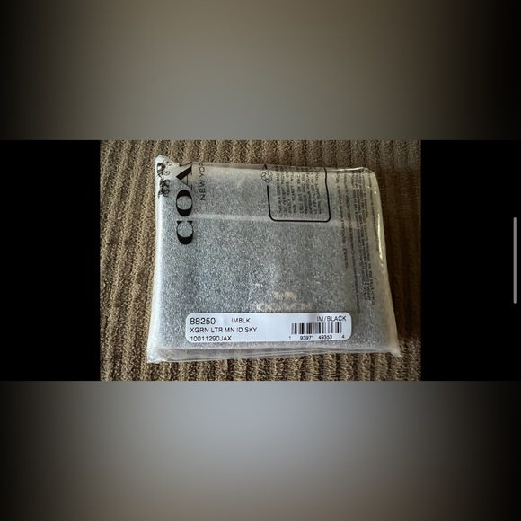 Coach Mini Skinny Id Case nwt in packaging - Picture 2 of 4